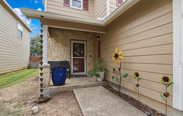 3-bedroom rental at 9235 Silver Vis in San Antonio, TX — photo 4