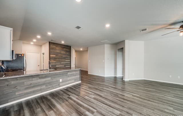 3-bedroom rental at 10307 Owl Woods in Schertz, TX — photo 4