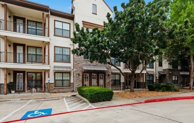 2-bedroom rental at 7342 Oak Manor Dr Unit 3101 in San Antonio, TX — photo 3