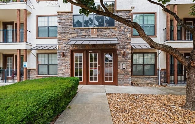 2-bedroom rental at 7342 Oak Manor Dr Unit 3101 in San Antonio, TX — photo 4