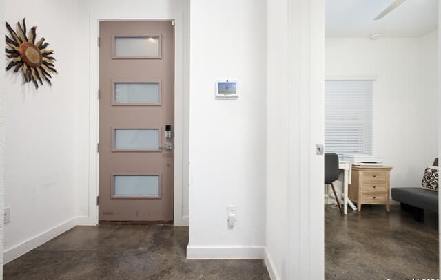 3-bedroom rental at 210 W Poplar St #101 in San Antonio, TX — photo 4