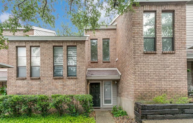 1-bedroom rental at 11001 Wurzbach Rd. Unit 402 in San Antonio, TX — photo 1