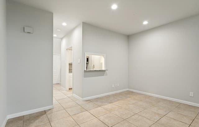 1-bedroom rental at 11001 Wurzbach Rd. Unit 402 in San Antonio, TX — photo 2