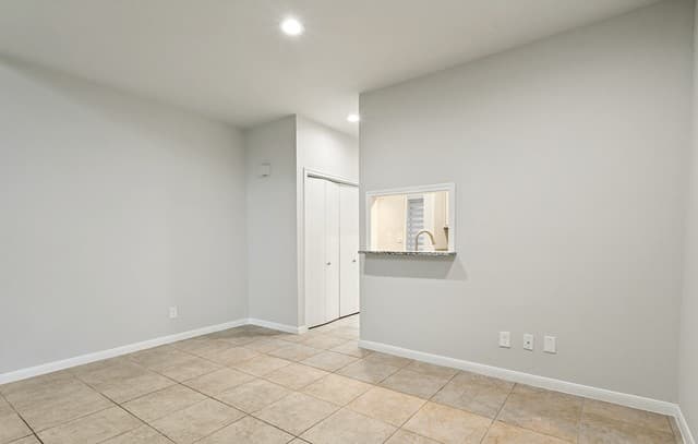 1-bedroom rental at 11001 Wurzbach Rd. Unit 402 in San Antonio, TX — photo 3