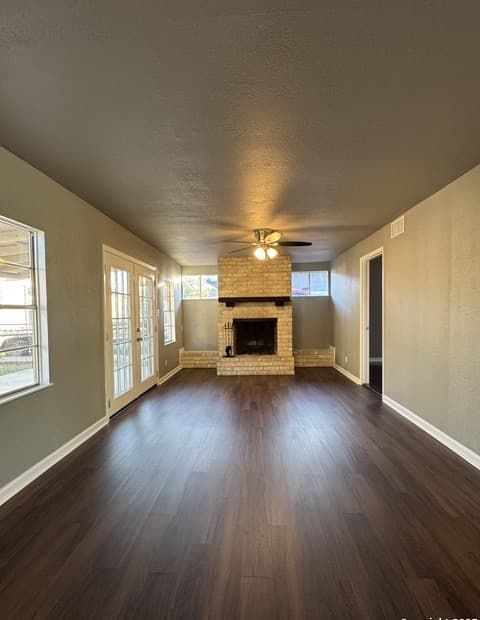 3-bedroom rental at 219 E Vestal Pl in San Antonio, TX — photo 4