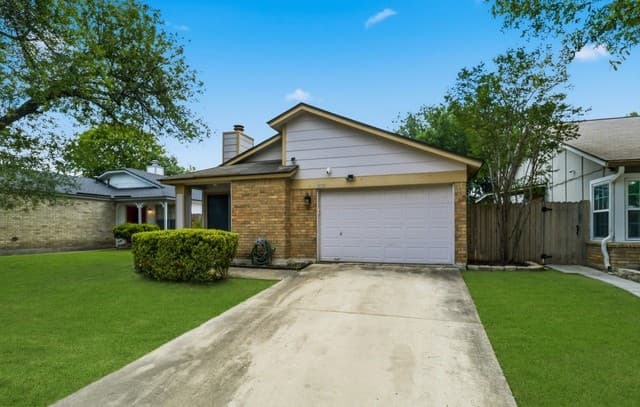 2-bedroom rental at 10130 Galesburg in San Antonio, TX — photo 4