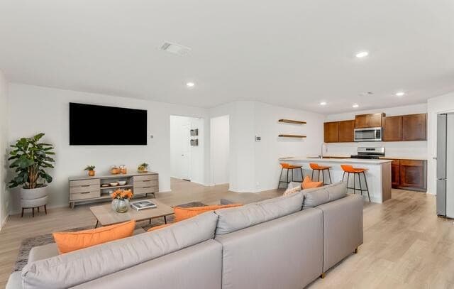 4-bedroom rental at 13540 Waxman Spark in San Antonio, TX — photo 4