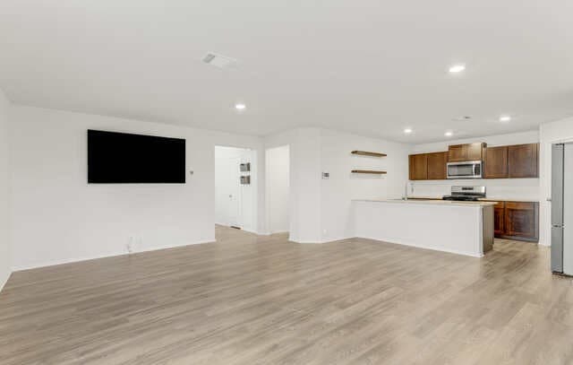 4-bedroom rental at 13540 Waxman Spark in San Antonio, TX — photo 5