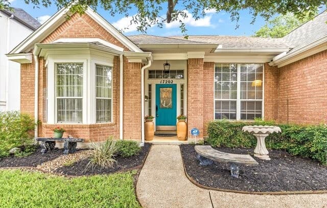3-bedroom rental at 17202 Blanco Oaks in San Antonio, TX — photo 1