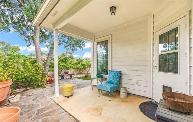 3-bedroom rental at 17202 Blanco Oaks in San Antonio, TX — photo 2