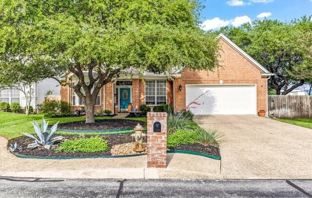 3-bedroom rental at 17202 Blanco Oaks in San Antonio, TX — photo 3