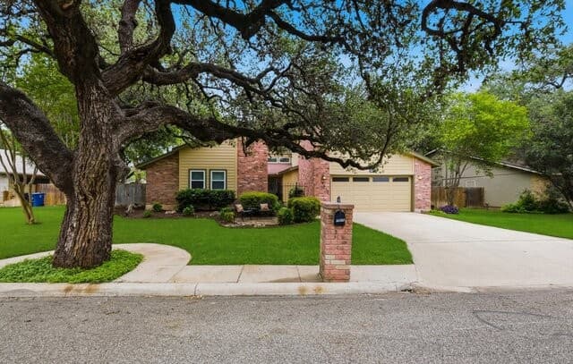 4-bedroom rental at 19618 Encino Knoll St in San Antonio, TX — photo 2