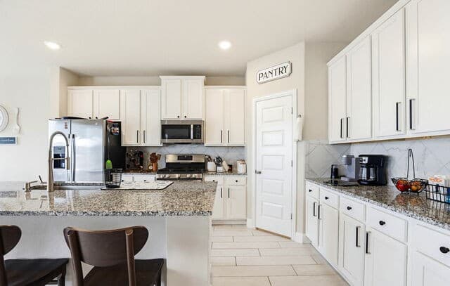 5-bedroom rental at 4174 Garden Path in Schertz, TX — photo 4