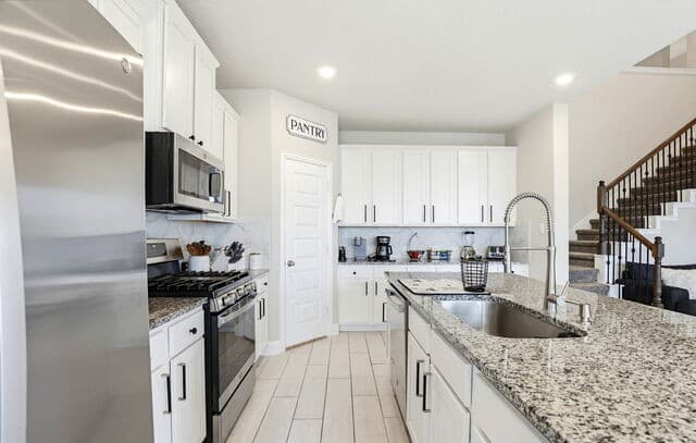 5-bedroom rental at 4174 Garden Path in Schertz, TX — photo 5
