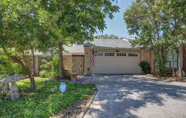 2-bedroom rental at 2902 Spring Bend St in San Antonio, TX — photo 2