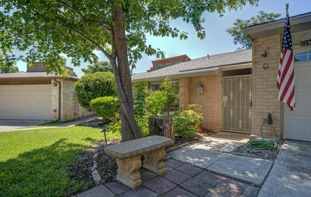 2-bedroom rental at 2902 Spring Bend St in San Antonio, TX — photo 4