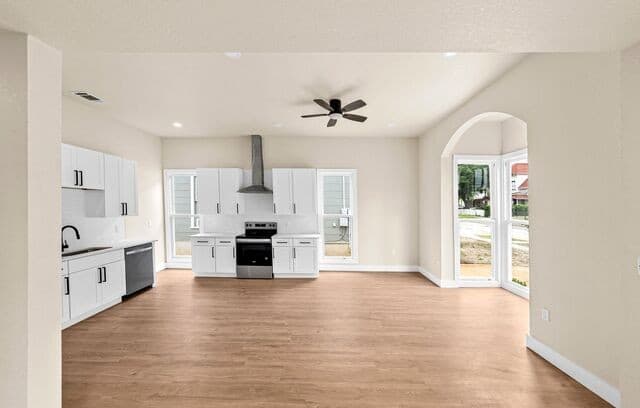4-bedroom rental at 1122 N Pine St in San Antonio, TX — photo 5