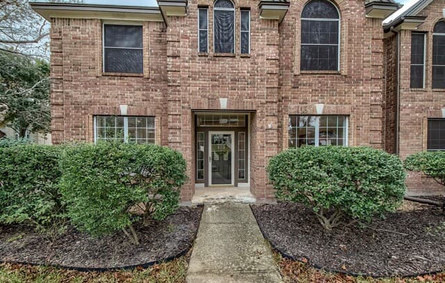 4-bedroom rental at 19442 Mill Oak in San Antonio, TX — photo 2