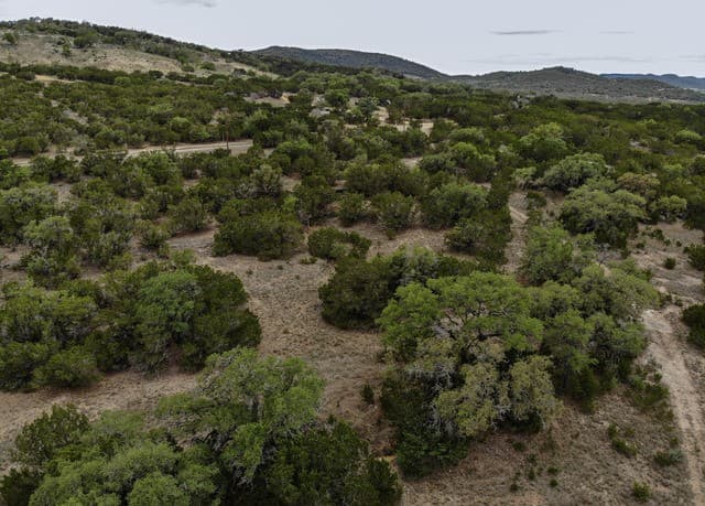 rental at LOT 20 County Road 357B in Utopia, TX — photo 4