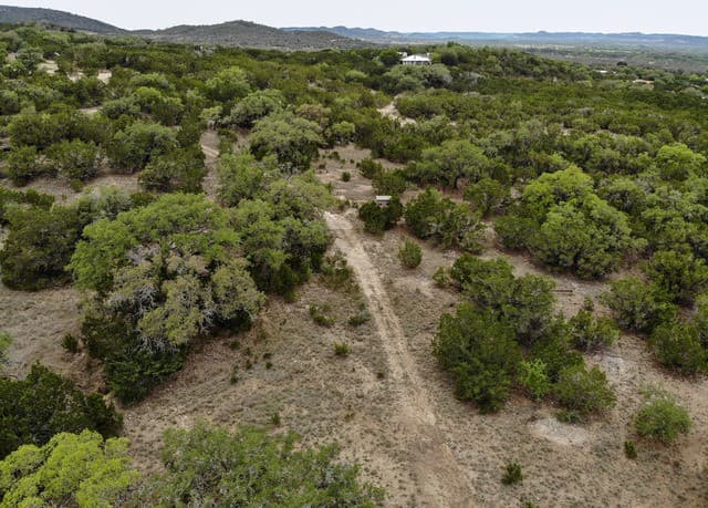 rental at LOT 20 County Road 357B in Utopia, TX — photo 5