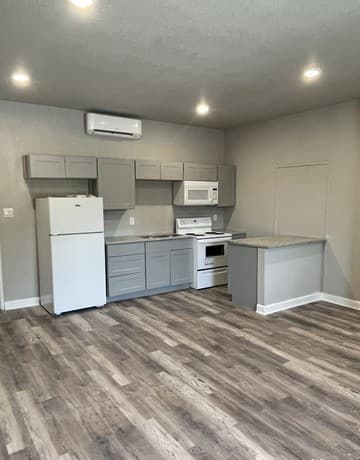 rental at 715 New Laredo Hwy in San Antonio, TX — photo 3
