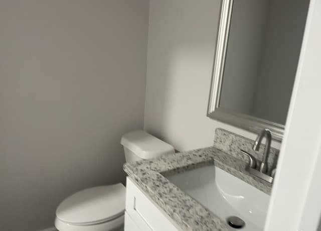 rental at 715 New Laredo Hwy in San Antonio, TX — photo 5