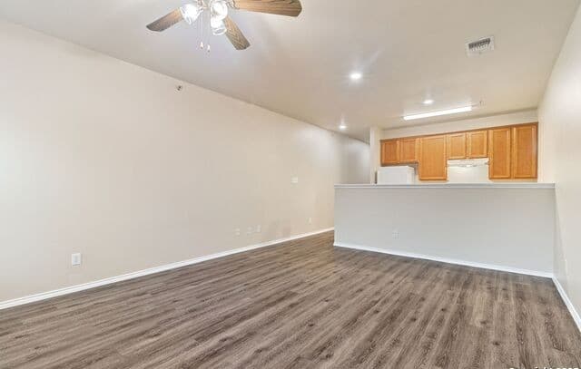 3-bedroom rental at 10807 Mathom Landing Unit 3 in Universal City, TX — photo 2