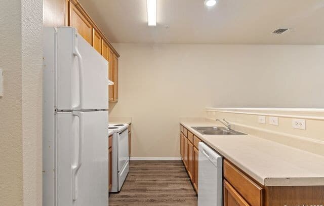 3-bedroom rental at 10807 Mathom Landing Unit 3 in Universal City, TX — photo 5