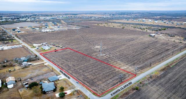 rental at 775 Holman Rd in Marion, TX — photo 1