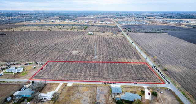 rental at 775 Holman Rd in Marion, TX — photo 2