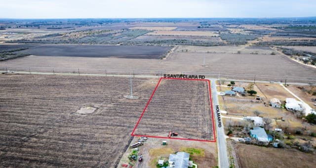 rental at 775 Holman Rd in Marion, TX — photo 4