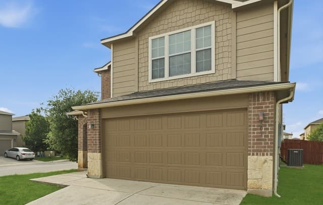3-bedroom rental at 403 Walnut Crst in Schertz, TX — photo 5