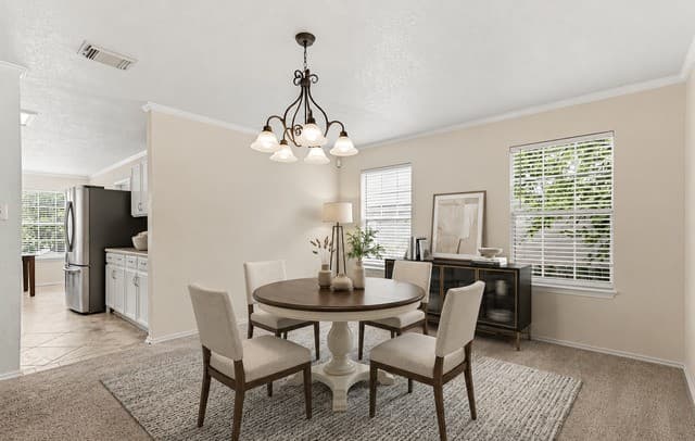 4-bedroom rental at 17174 Irongate Rail in San Antonio, TX — photo 2