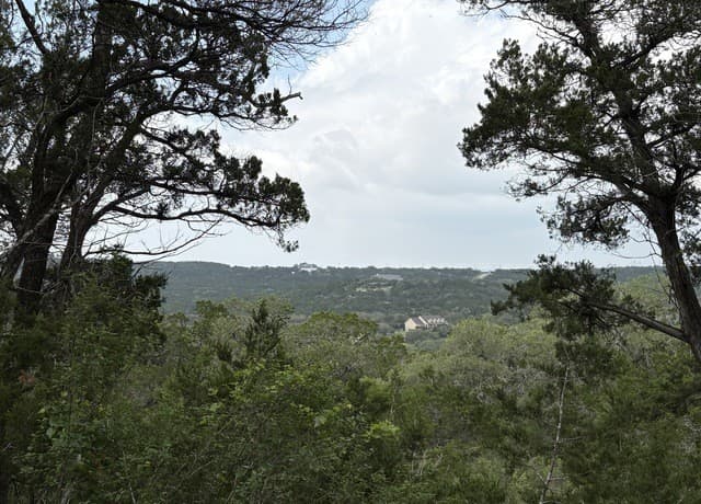 rental at 460 County Road 2753 in Mico, TX — photo 5