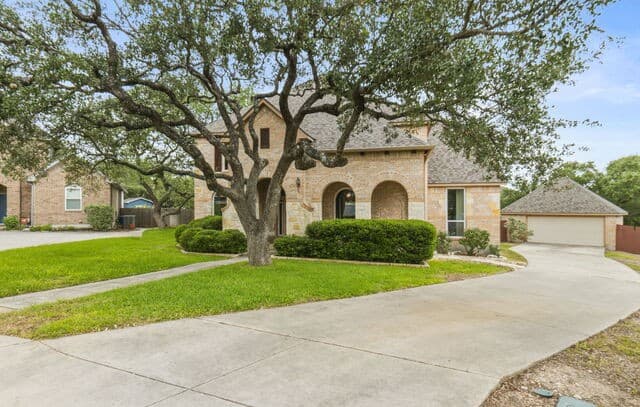 5-bedroom rental at 12602 Terrace Hollow in San Antonio, TX — photo 1