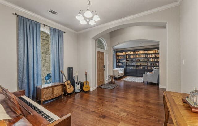 5-bedroom rental at 12602 Terrace Hollow in San Antonio, TX — photo 5