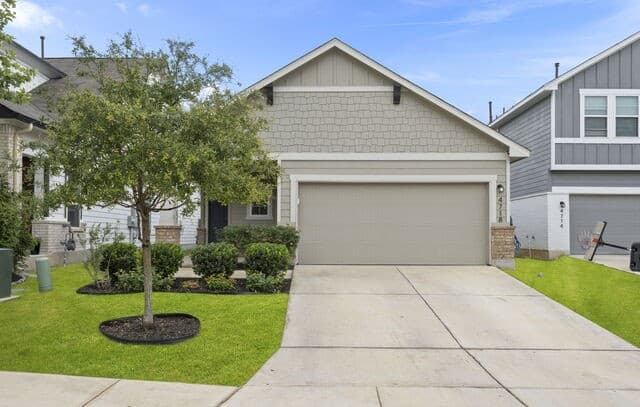 3-bedroom rental at 4718 Audubon Pl in San Antonio, TX — photo 2
