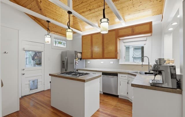 2-bedroom rental at 310 Queen Anne Ct in San Antonio, TX — photo 5