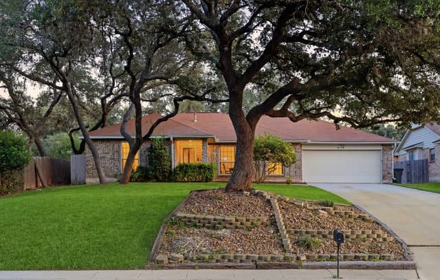 4-bedroom rental at 7906 Creek Trail in San Antonio, TX — photo 1