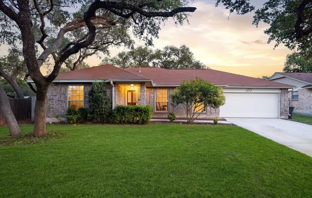 4-bedroom rental at 7906 Creek Trail in San Antonio, TX — photo 3