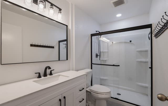 4-bedroom rental at 7906 Creek Trail in San Antonio, TX — photo 5