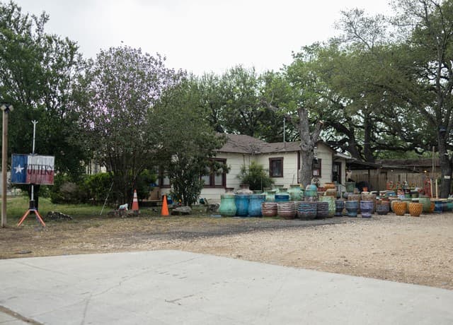 rental at 4714 E Southcross in San Antonio, TX — photo 3