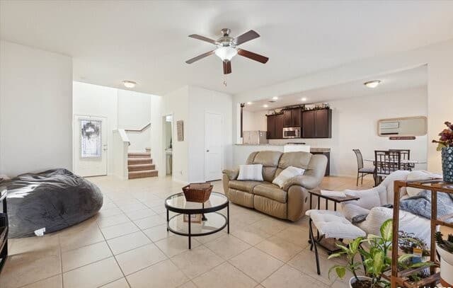 4-bedroom rental at 11933 Luckey Falls in San Antonio, TX — photo 3