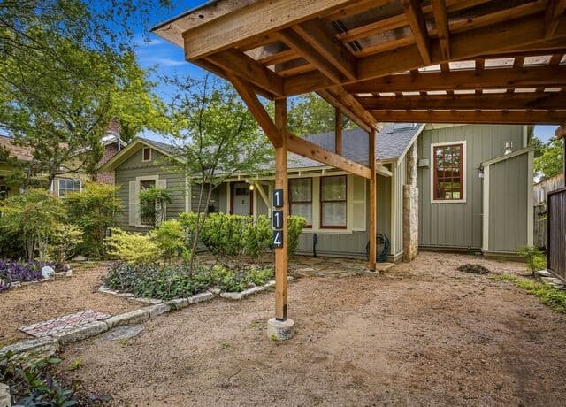 2-bedroom rental at 114 Armour Place in San Antonio, TX — photo 4