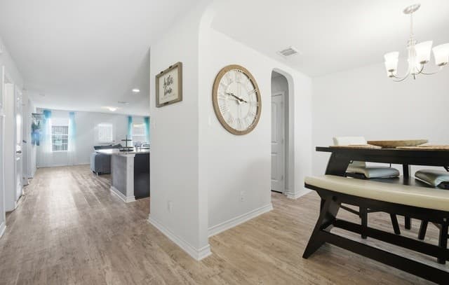 5-bedroom rental at 5935 Forte Fls in San Antonio, TX — photo 4
