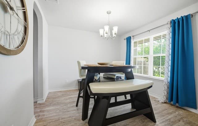5-bedroom rental at 5935 Forte Fls in San Antonio, TX — photo 5