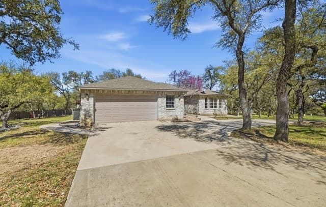 4-bedroom rental at 403 Slumber Pass in San Antonio, TX — photo 2