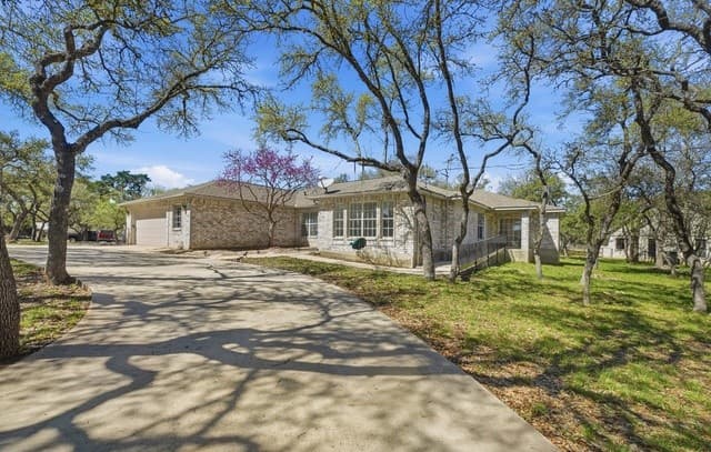 4-bedroom rental at 403 Slumber Pass in San Antonio, TX — photo 3