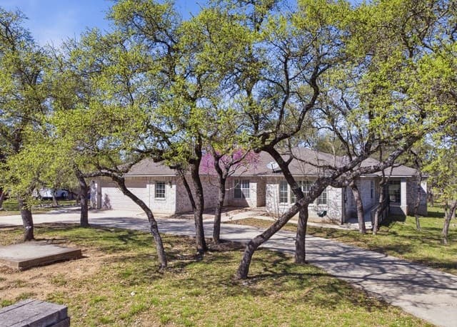 4-bedroom rental at 403 Slumber Pass in San Antonio, TX — photo 4
