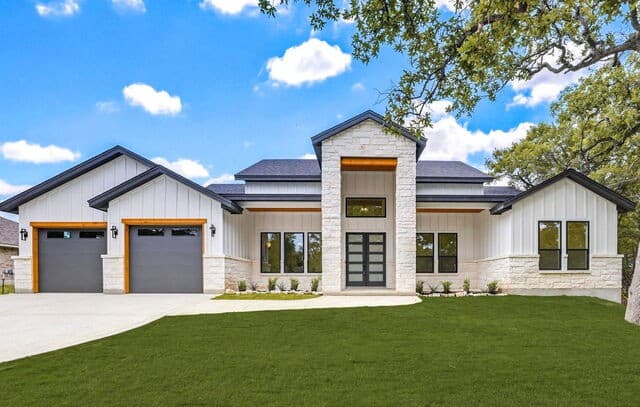 4-bedroom rental at 112 River View Dr in Boerne, TX — photo 1